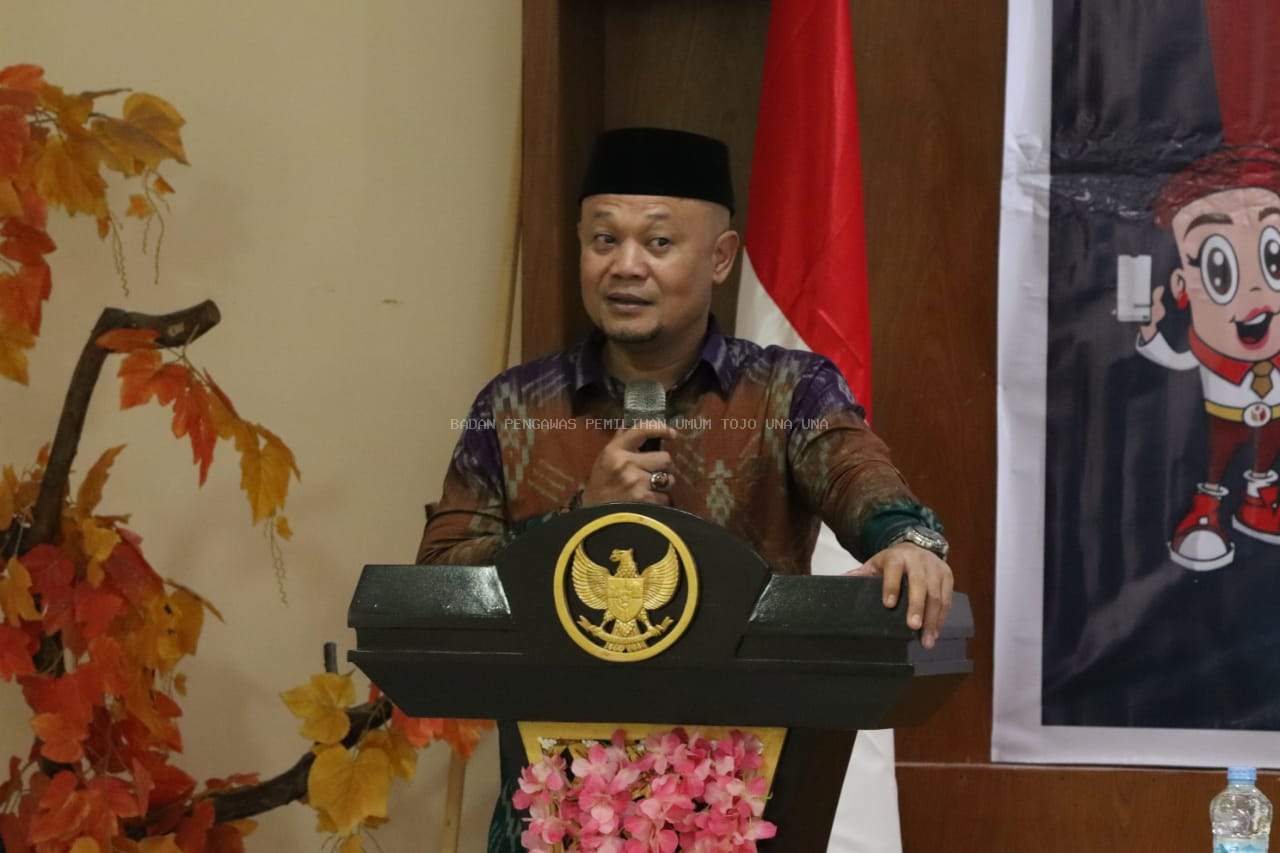 Minta Panwascam Pakai Batik, Ivan ; Allah Itu Mencintai Keindahan