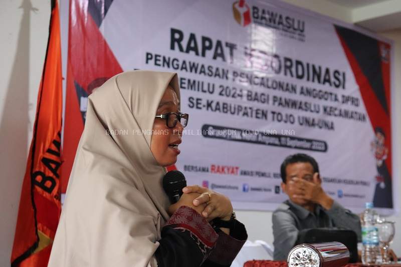 Bicara Depan Panwascam, Dewi ; Soliditas dan Koordinasi Sangat Penting  