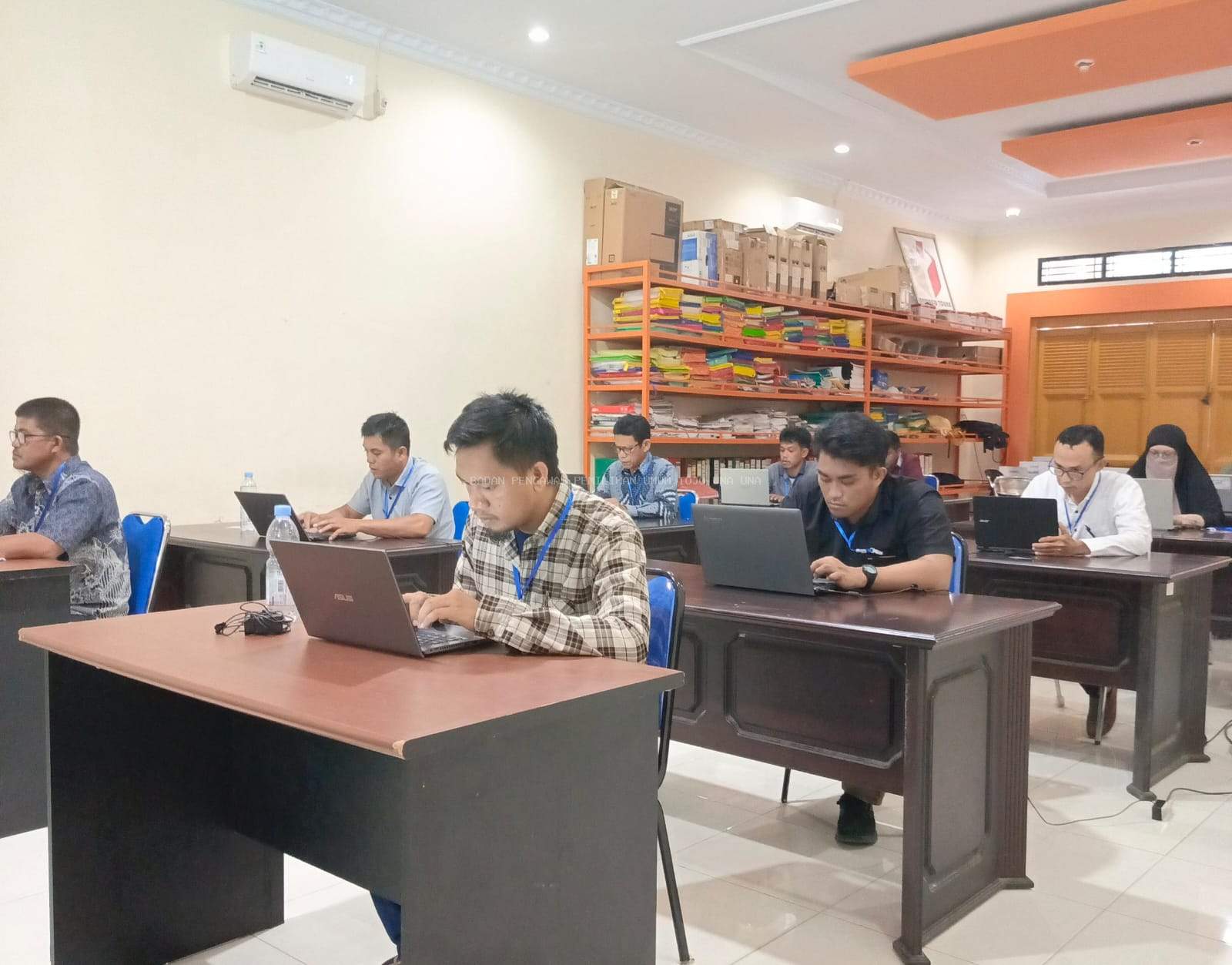 Ketua Bawaslu Touna, Buka Ujian Seleksi Panwascam Existing. Dari 27 Pendaftar, 1 Orang Tidak Hadir 