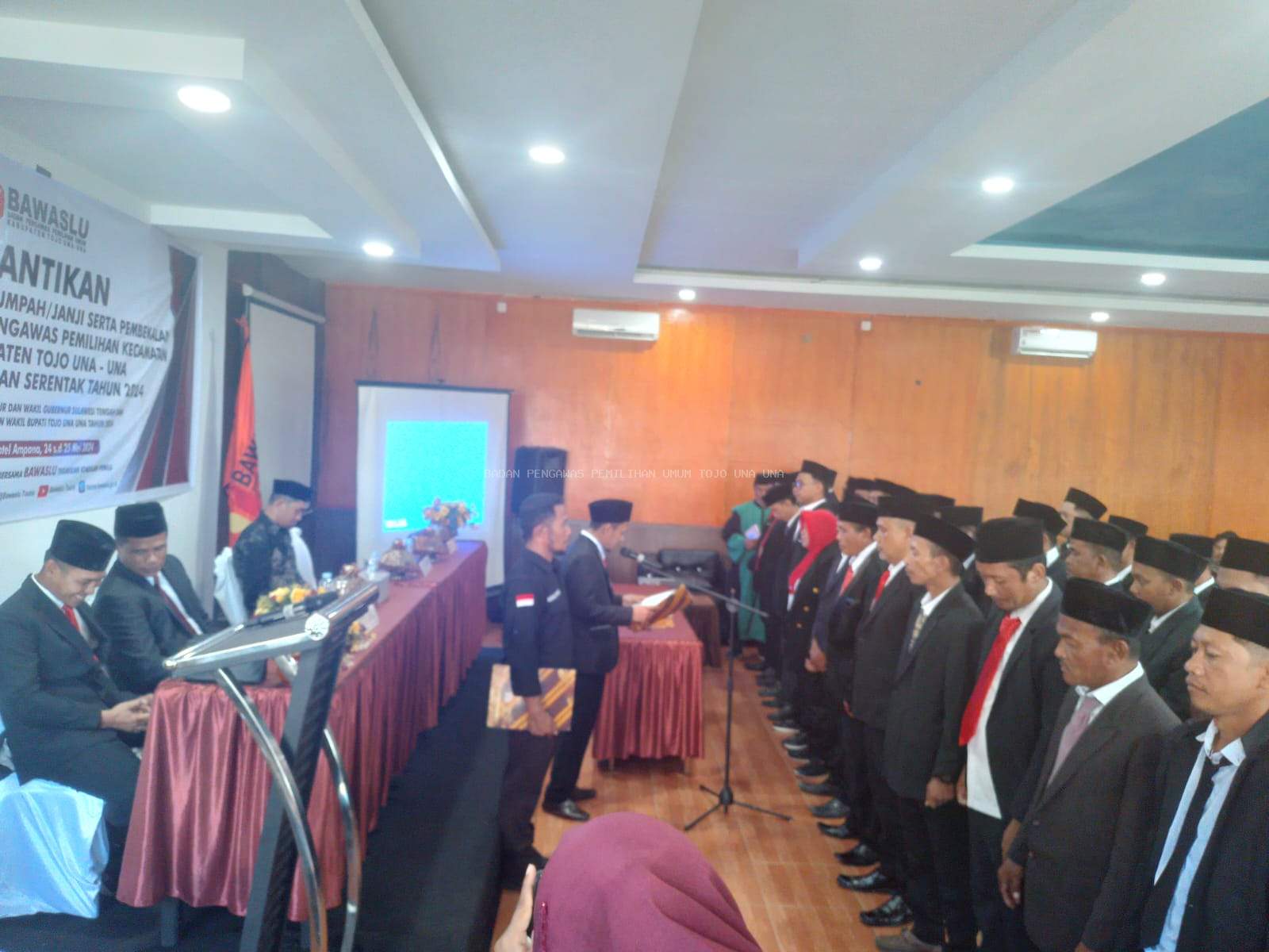 Ketua Bawaslu Touna Lantik Panwascam Pilkada 2024
