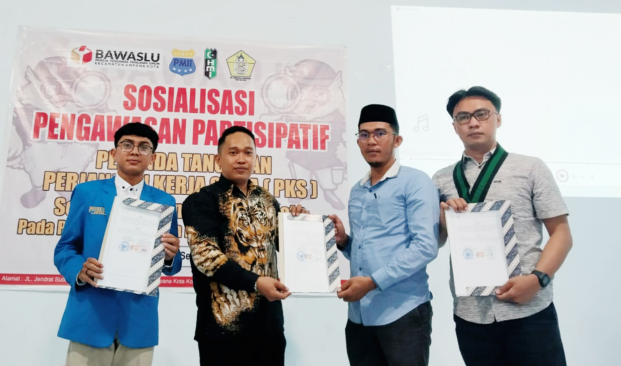 Ketua Panwaslu Kec. Ampana Kota bersama OKP