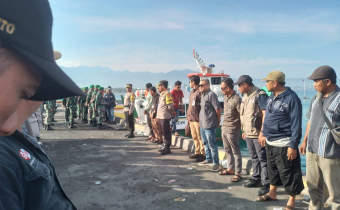 Bawaslu Touna Awasi Pendistribusian Logistik Di Pelabuhan Desa Labuan