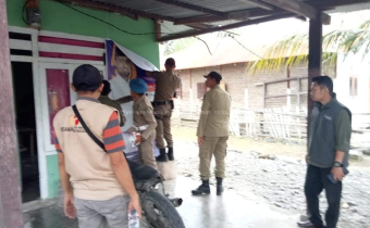 Bawaslu Touna Bersama Satpol PP Lakukan Penertiban APK