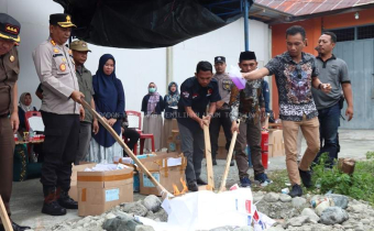 Bawaslu Touna Hadiri Pemusnahan Kelebihan Dan Surat Suara Rusak Yang Dilakukan KPU Touna 