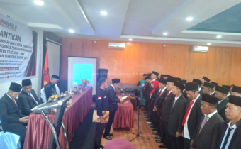 Ketua Bawaslu Touna Lantik Panwascam Pilkada 2024