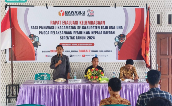 Ketua bawaslu Touna, Taufiq Rizal R. Liara, S.Pd pada Kegiatan Evaluasi Kelembagaan Pengawas Pemilu